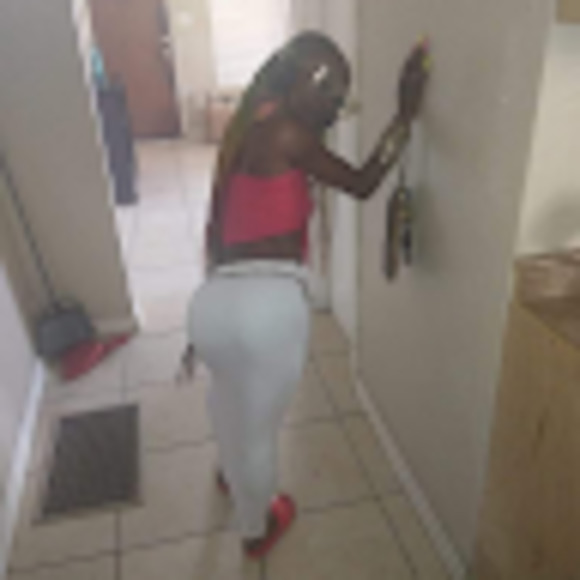 Meet your Posher, Tara - Picture 1 of 1